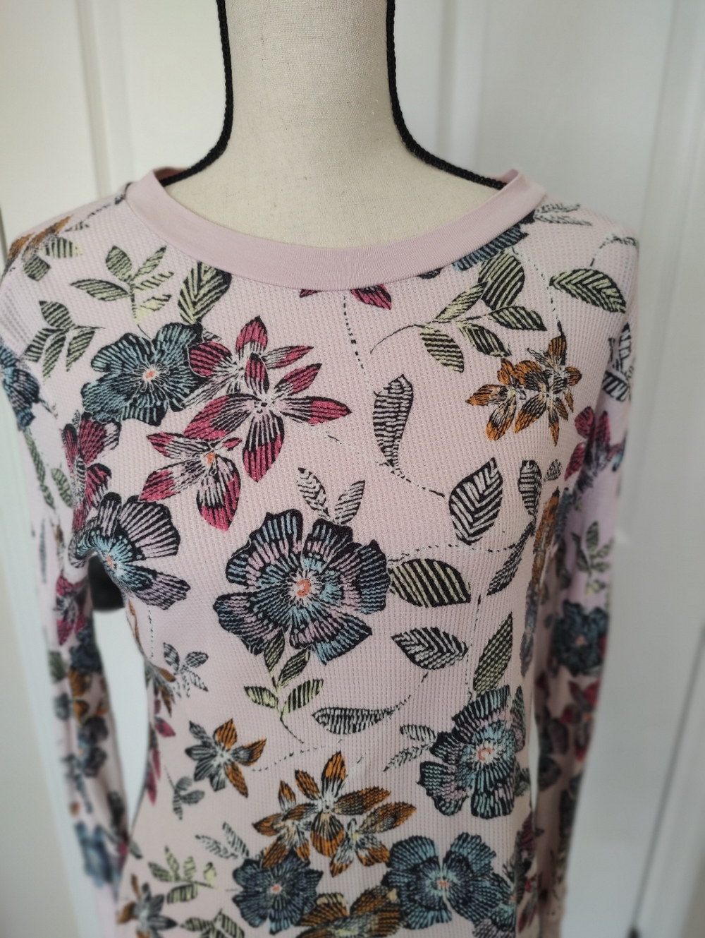 Sundance Pink Floral Waffle Knit Thermal Velvet Button Cuff Top M - Picture 4 of 8